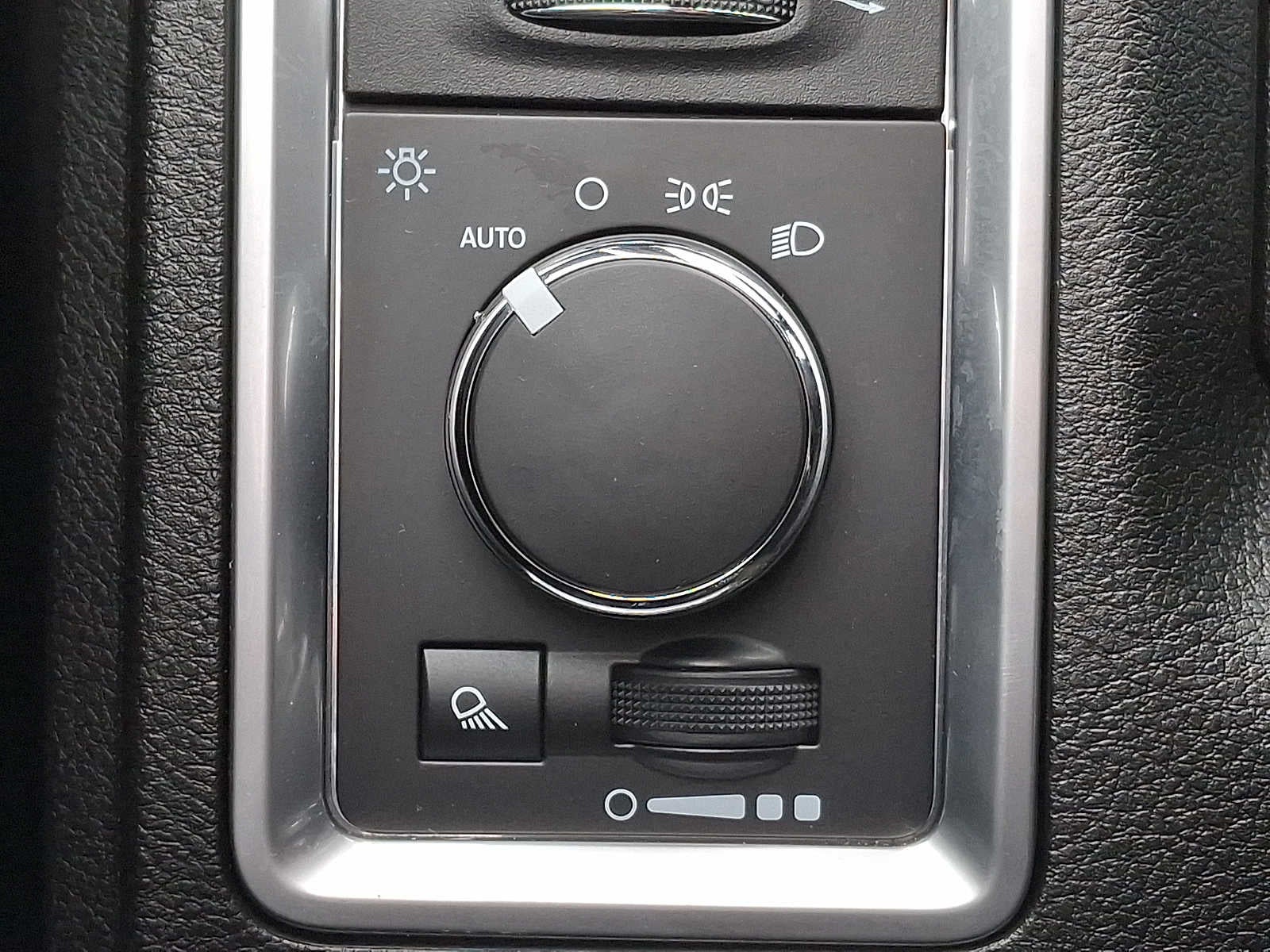 2024 RAM 1500 Classic SLT 4x4 Quad Cab 64 Box