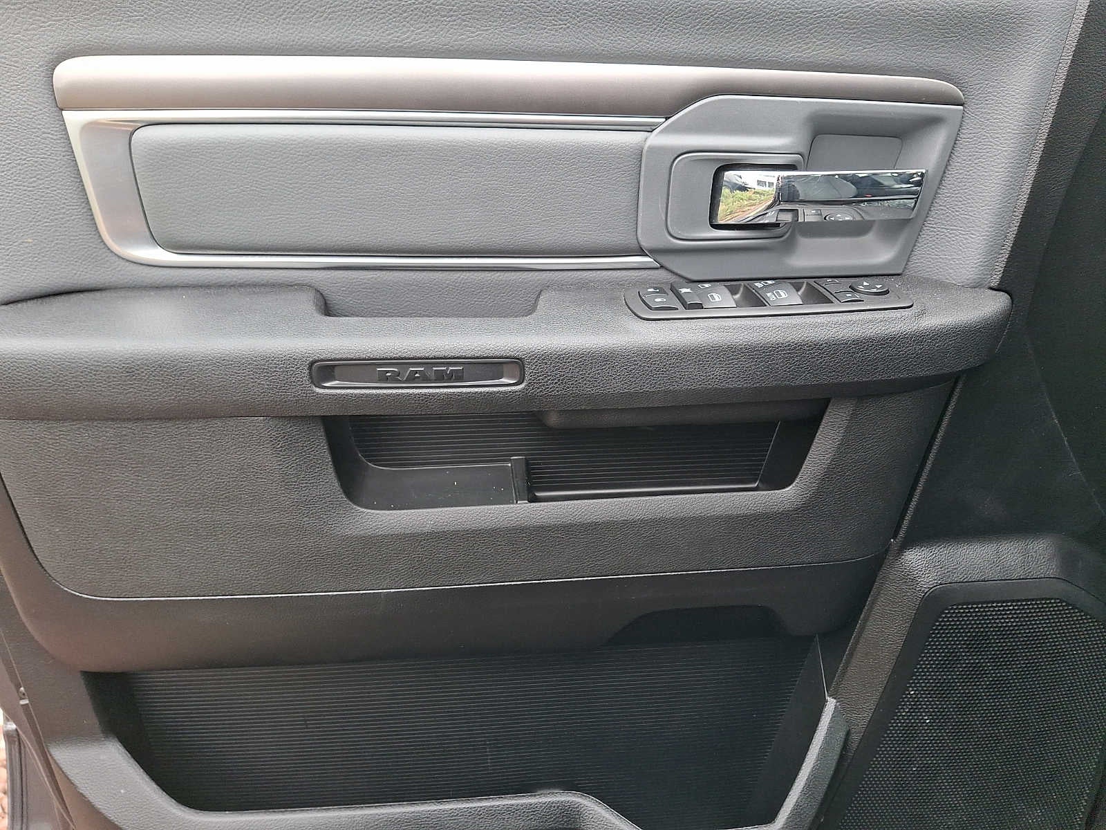 2024 RAM 1500 Classic SLT 4x4 Quad Cab 64 Box