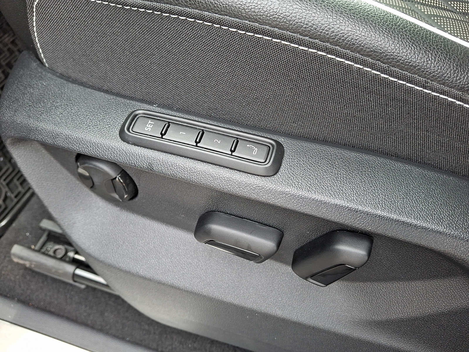 2025 Volkswagen Atlas 2.0T SEL Premium R-Line 4MOTION