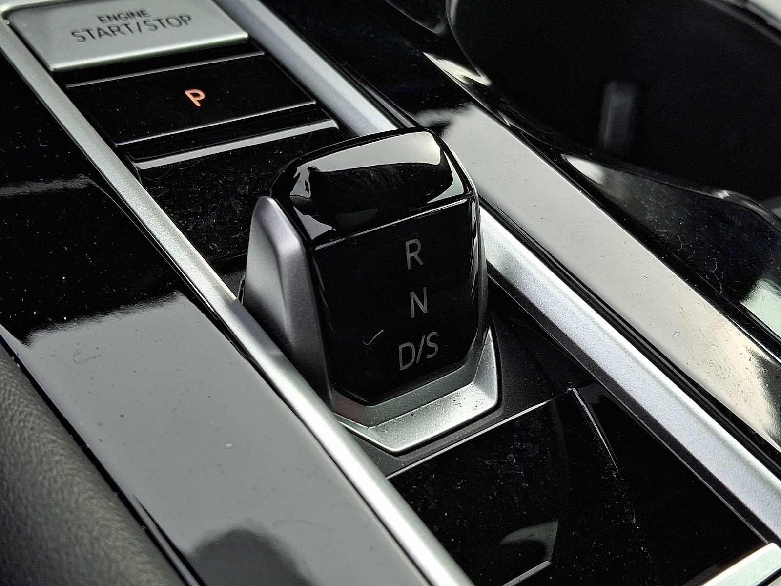 2025 Volkswagen Atlas 2.0T SEL Premium R-Line 4MOTION