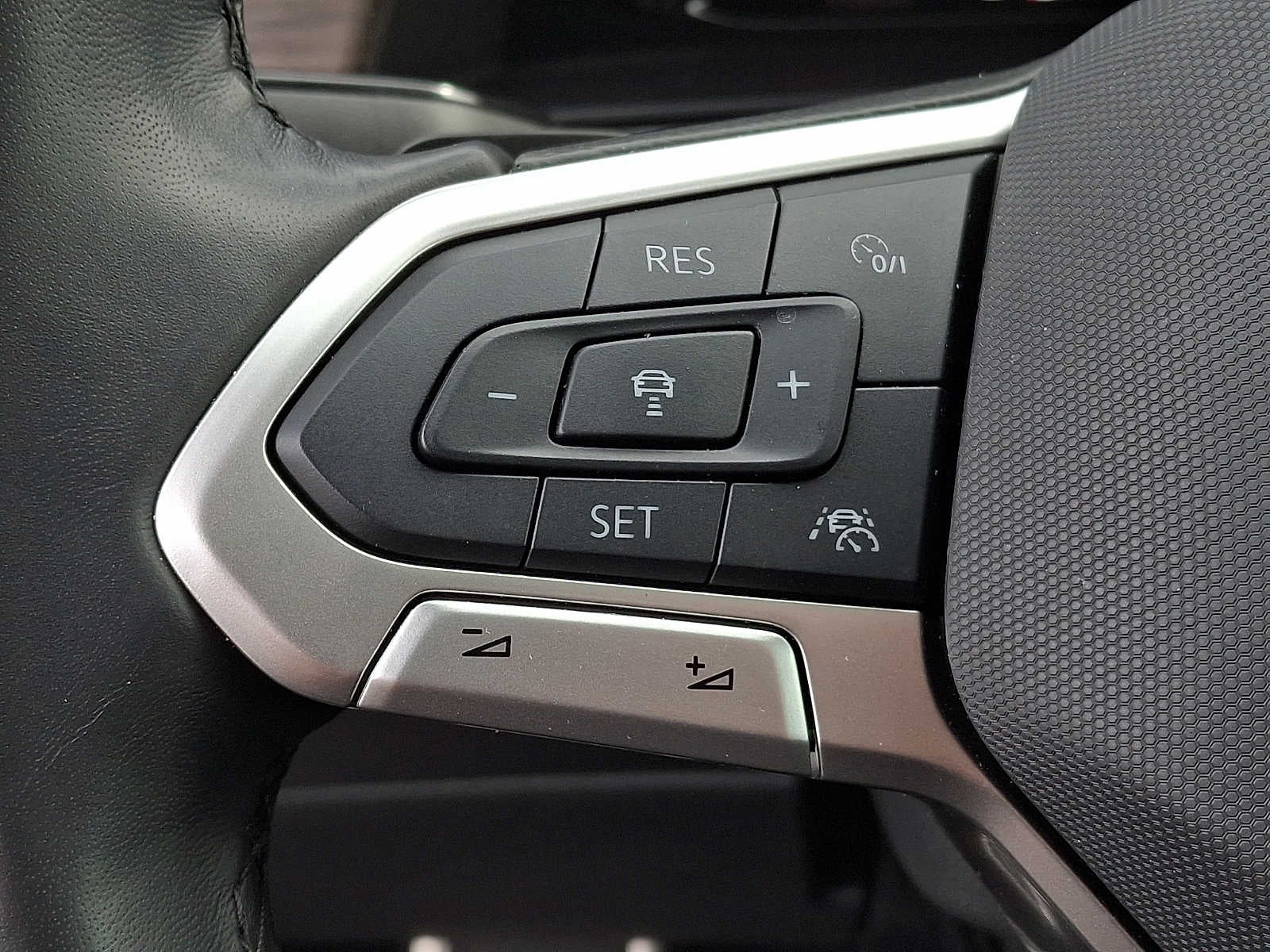 2025 Volkswagen Atlas 2.0T SEL Premium R-Line 4MOTION