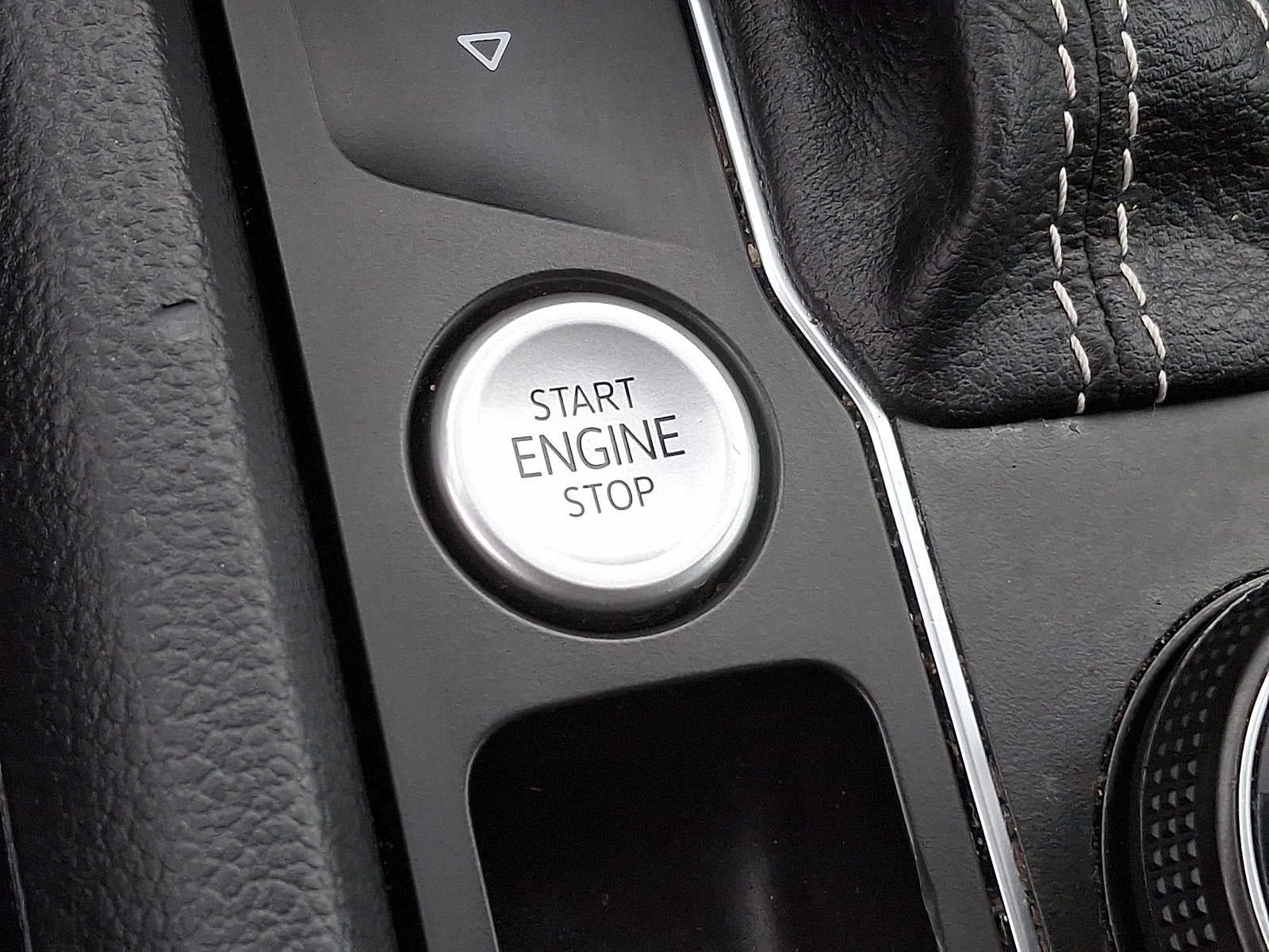 2022 Volkswagen Atlas Cross Sport 3.6L V6 SE w/Technology 4MOTION