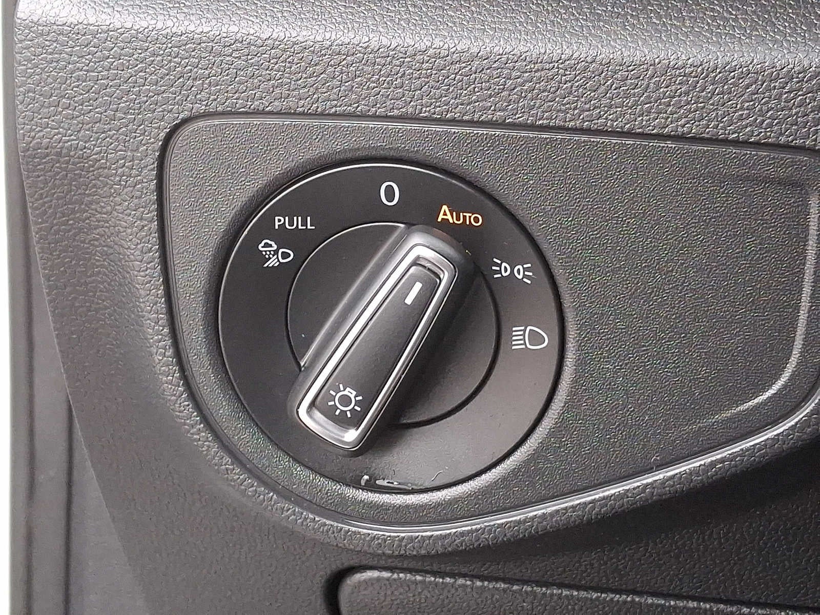 2022 Volkswagen Atlas Cross Sport 3.6L V6 SE w/Technology 4MOTION