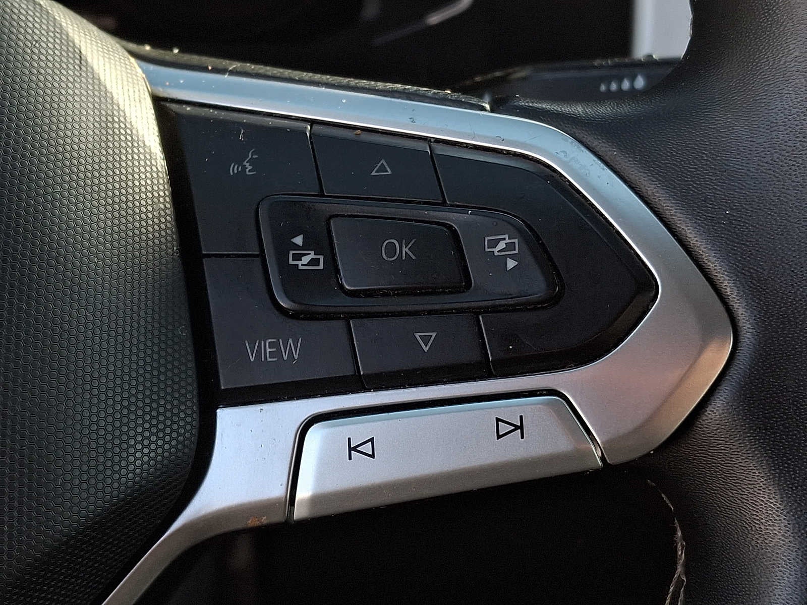 2023 Volkswagen Atlas 2.0T SE w/Technology 4MOTION