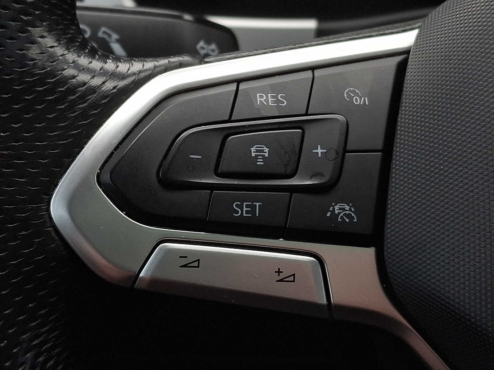 2022 Volkswagen Atlas Cross Sport 3.6L V6 SEL R-Line 4MOTION