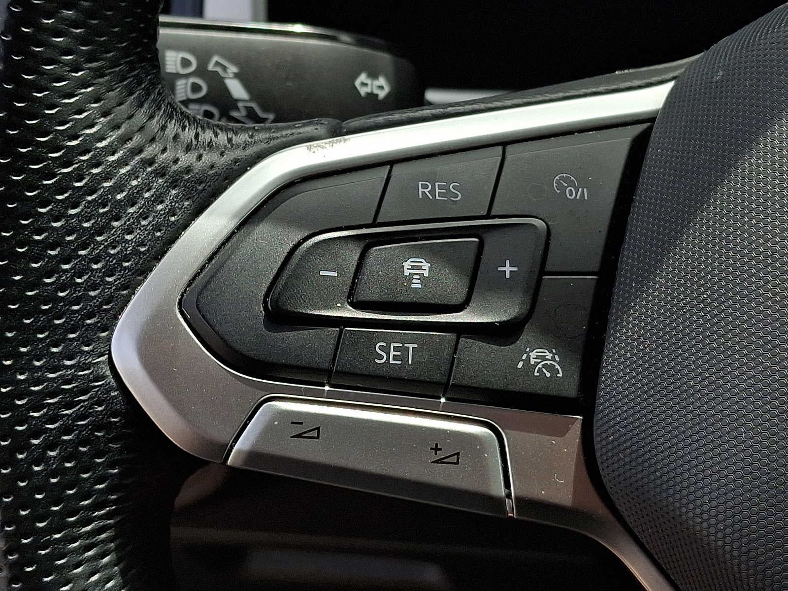 2021 Volkswagen Atlas Cross Sport 3.6L V6 SEL R-Line 4MOTION