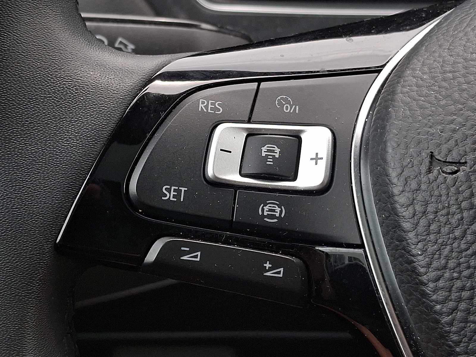 2020 Volkswagen Tiguan 2.0T SEL 4MOTION