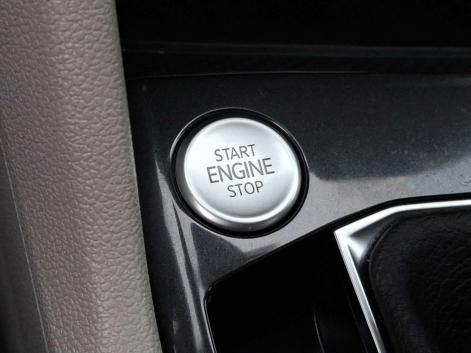 2024 Volkswagen Tiguan 2.0T SE 4MOTION