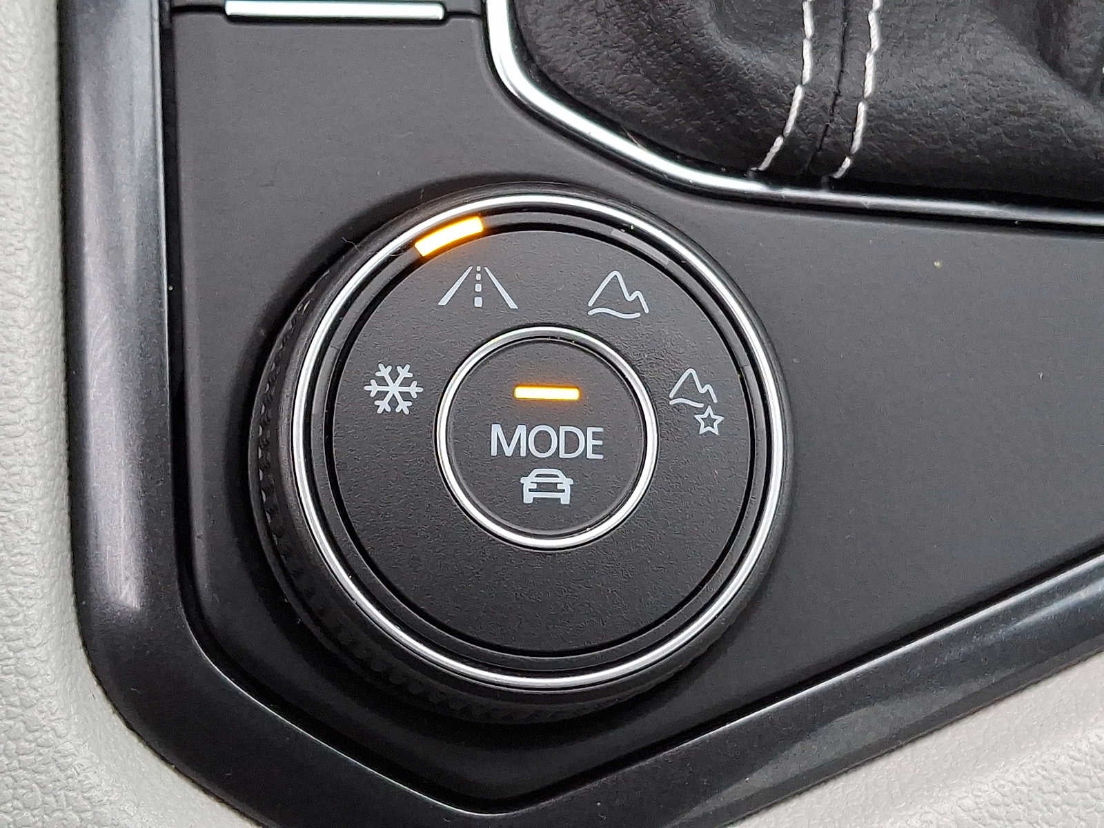 2024 Volkswagen Tiguan 2.0T SE 4MOTION