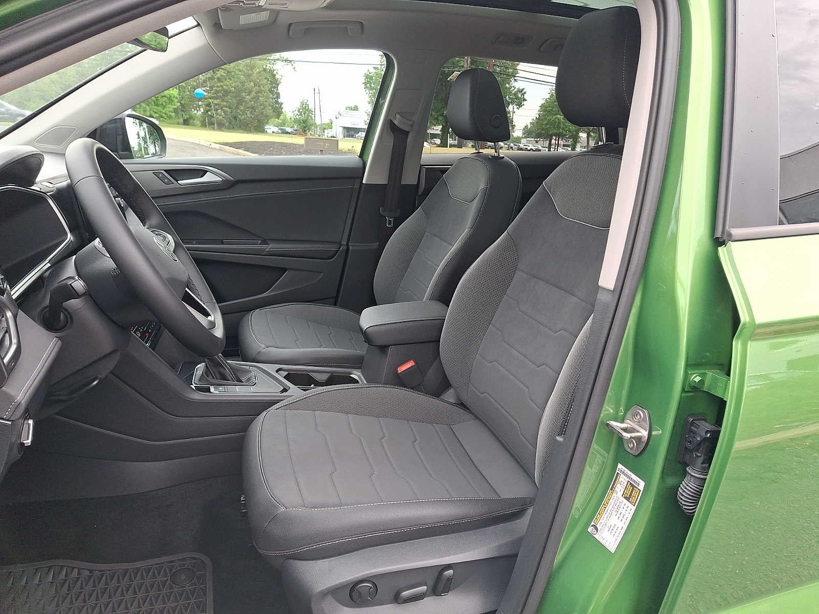 2025 Volkswagen Taos SE Black FWD