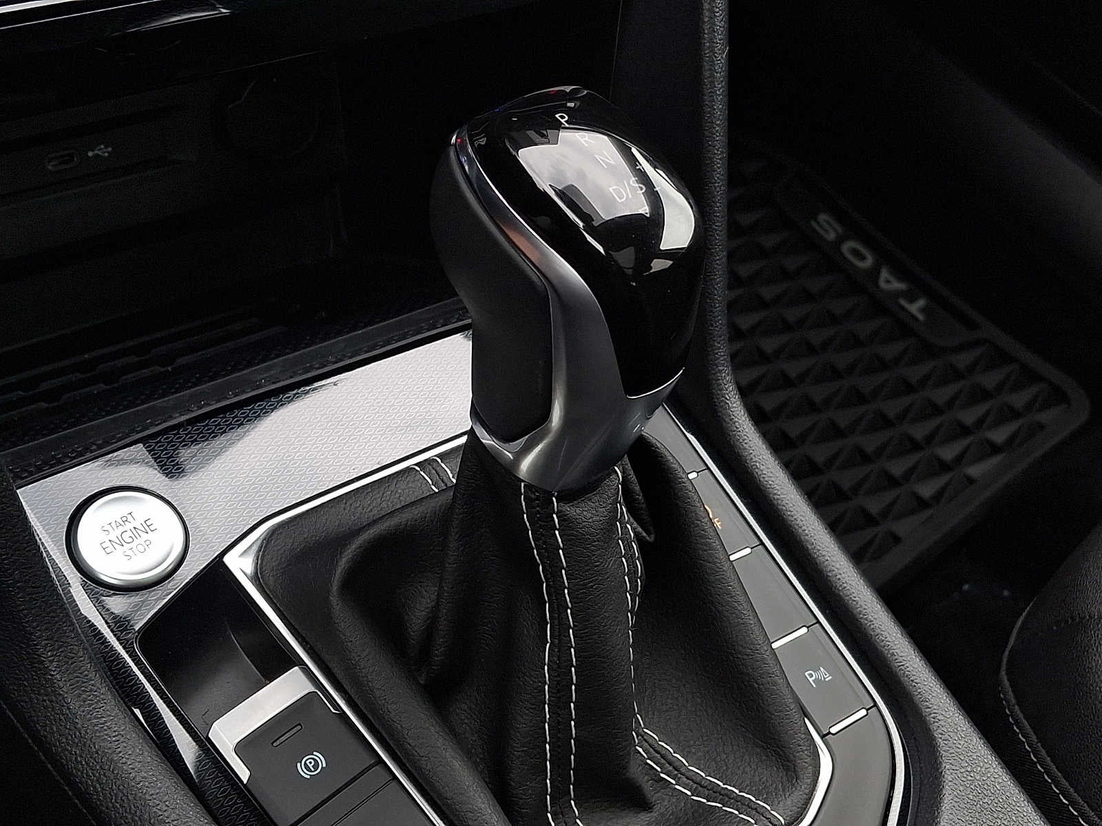 2025 Volkswagen Taos SE Black FWD