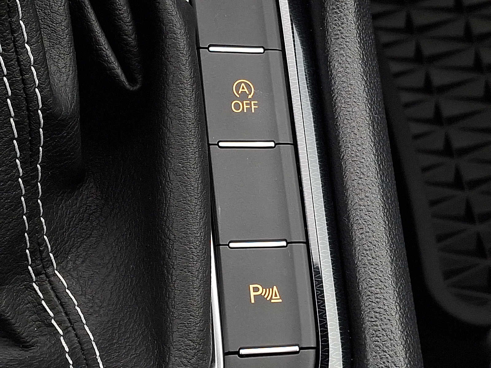 2025 Volkswagen Taos SE Black FWD