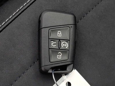 2025 Volkswagen Taos SE Black FWD