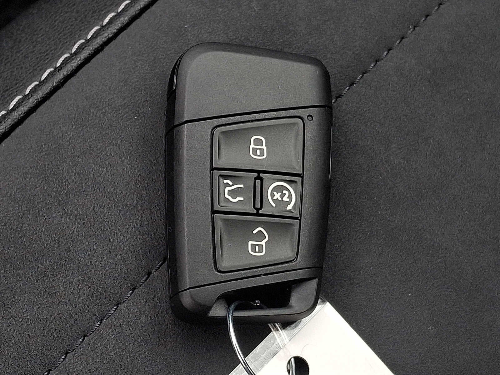 2025 Volkswagen Taos SE Black FWD