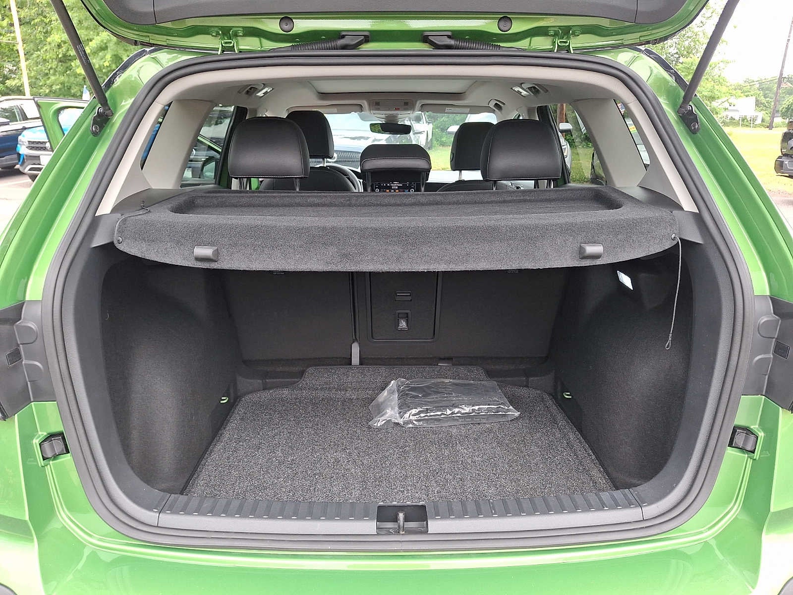 2025 Volkswagen Taos SE Black FWD