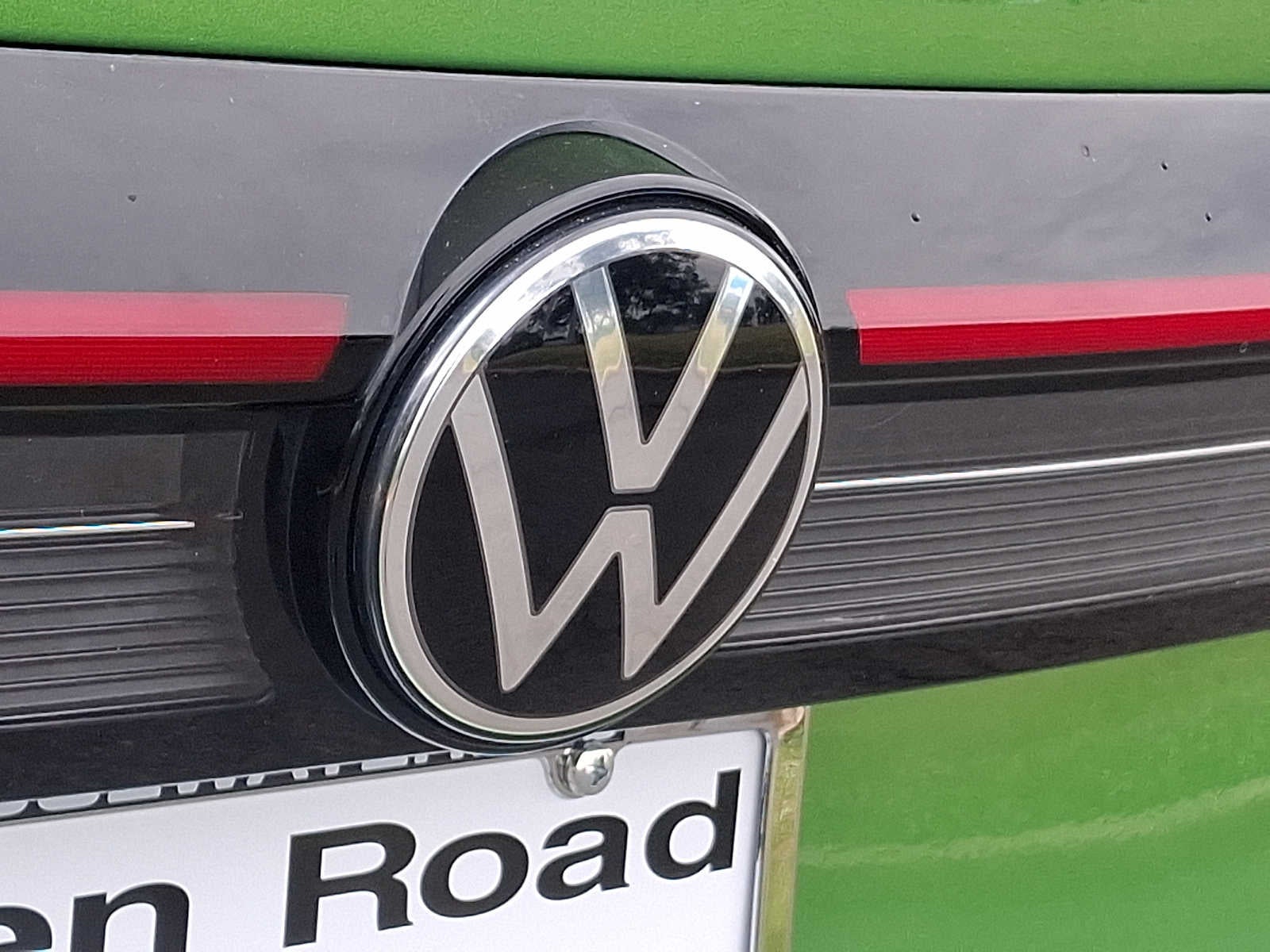 2025 Volkswagen Taos SE Black FWD