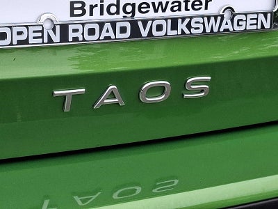 2025 Volkswagen Taos SE Black FWD