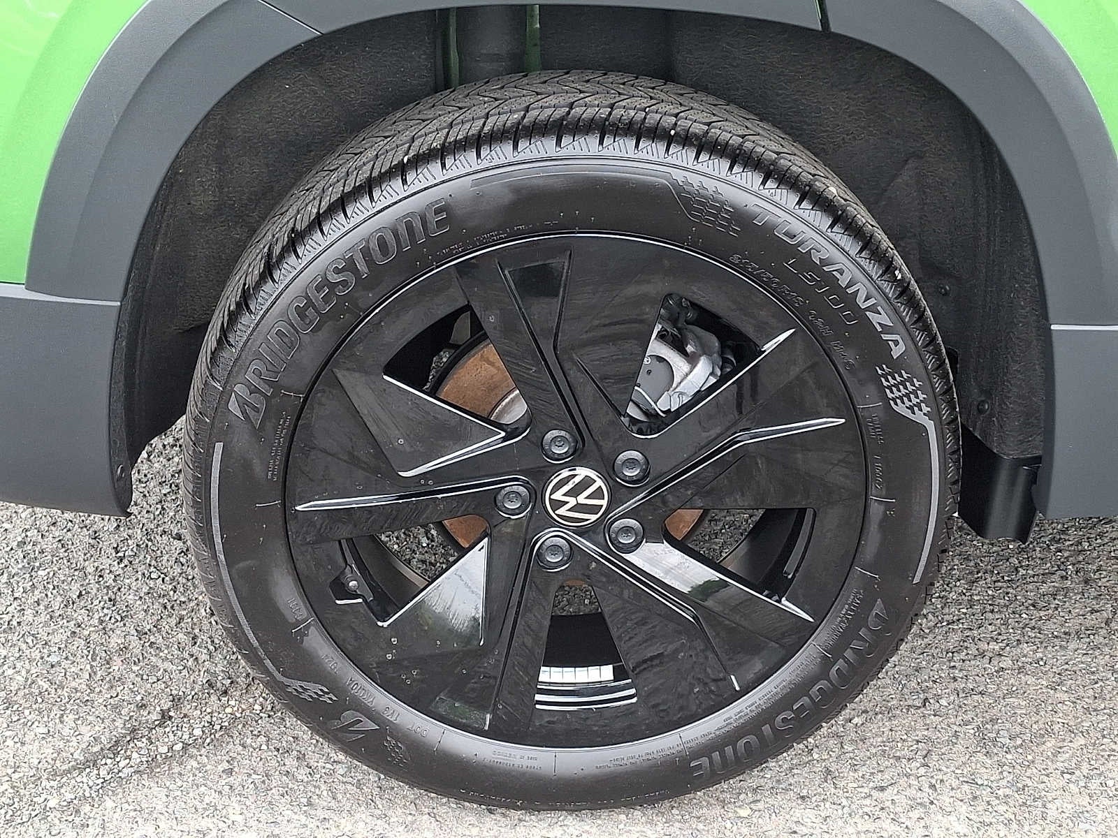 2025 Volkswagen Taos SE Black FWD
