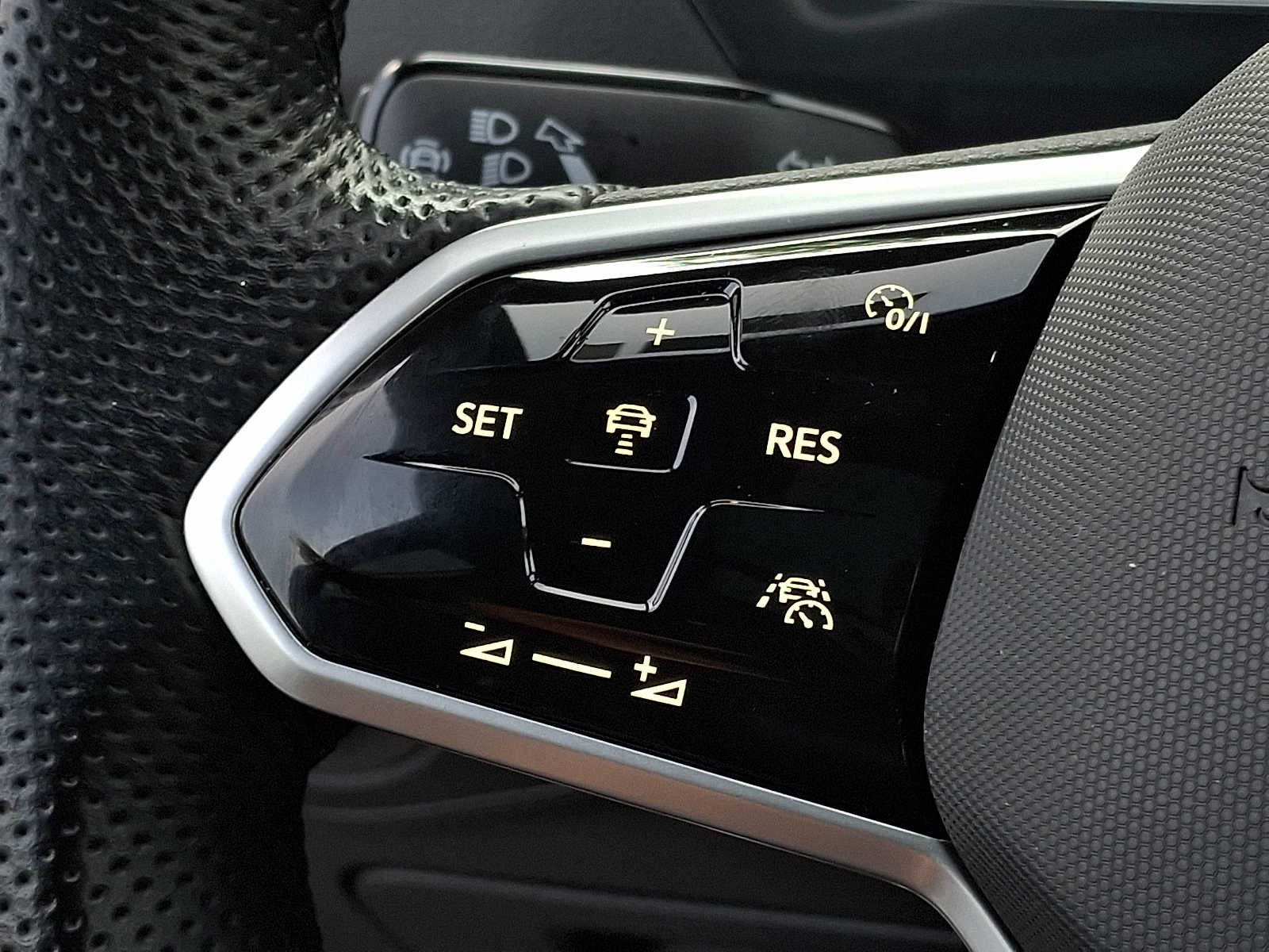 2022 Volkswagen Tiguan 2.0T SE R-Line Black 4MOTION