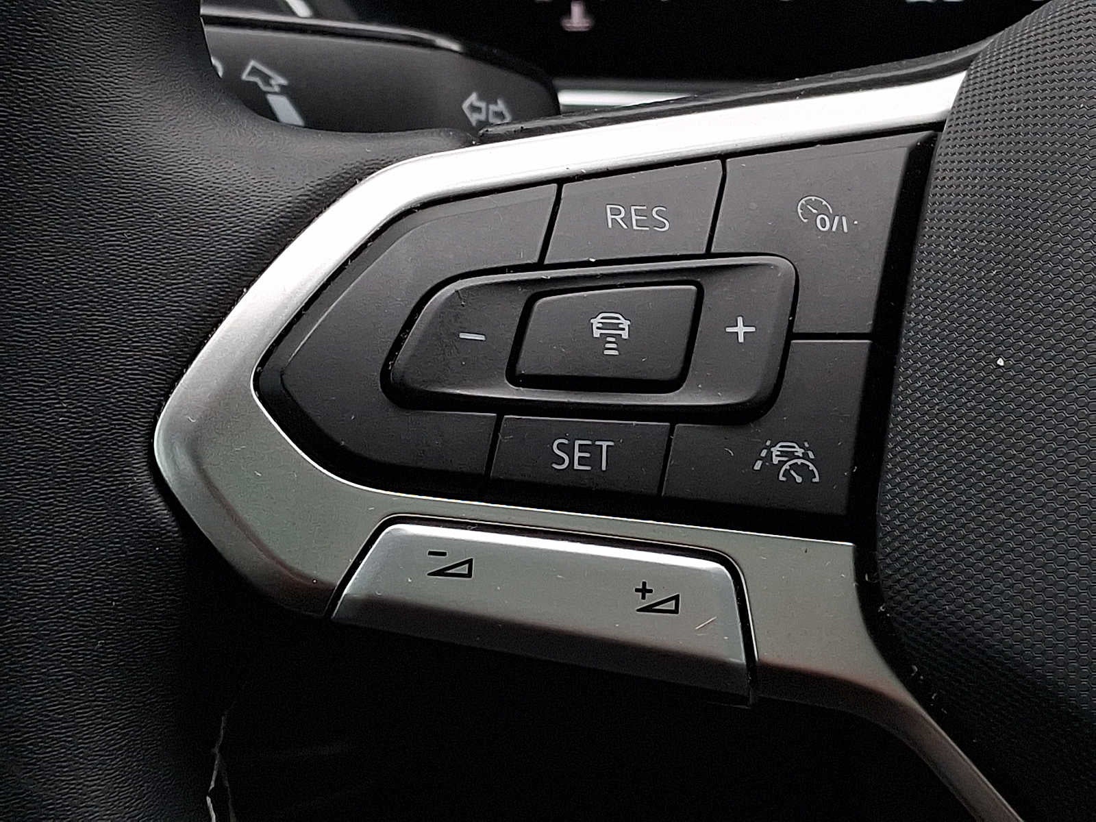2023 Volkswagen Tiguan 2.0T SE 4MOTION