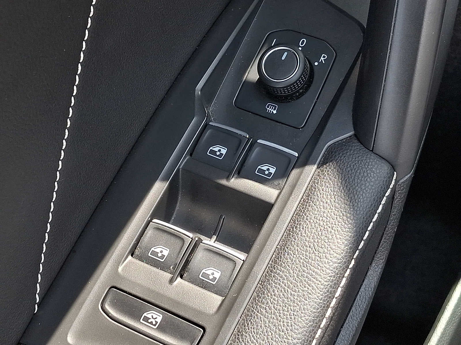 2024 Volkswagen Tiguan 2.0T SE 4MOTION