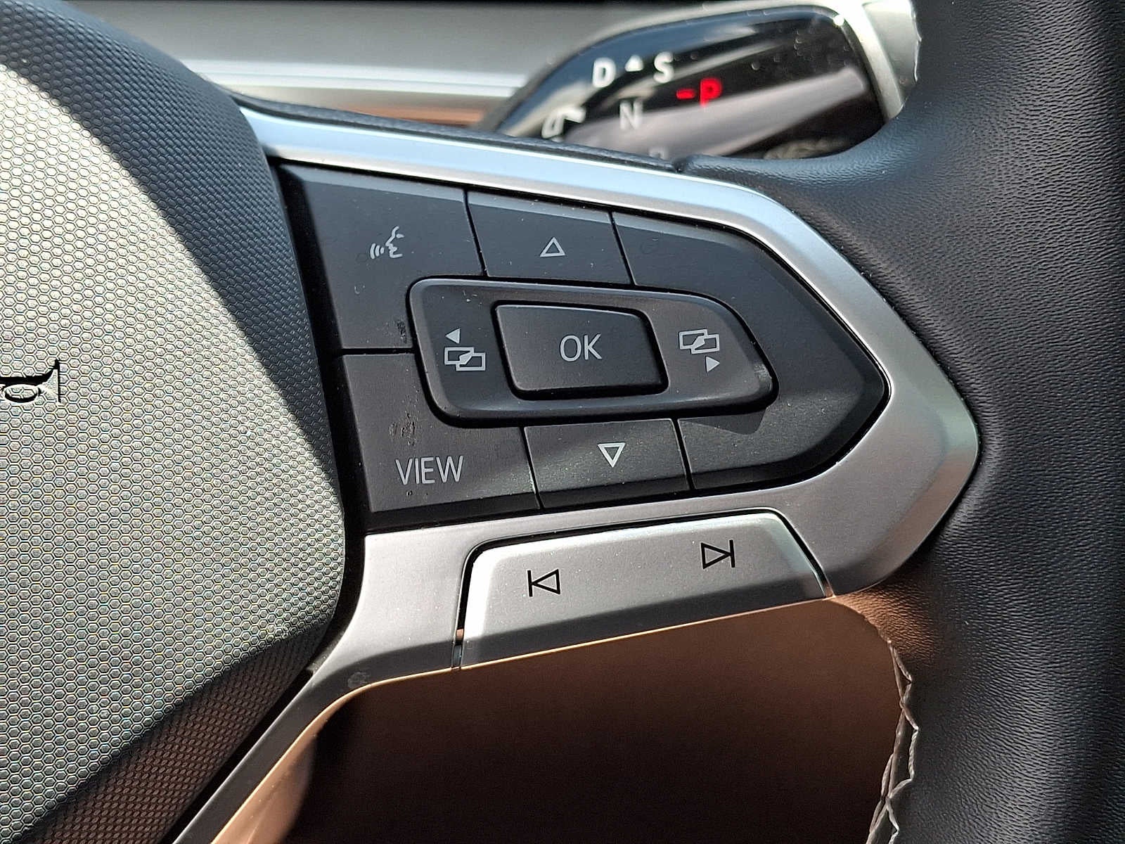2025 Volkswagen Tiguan 2.0T SE 4MOTION