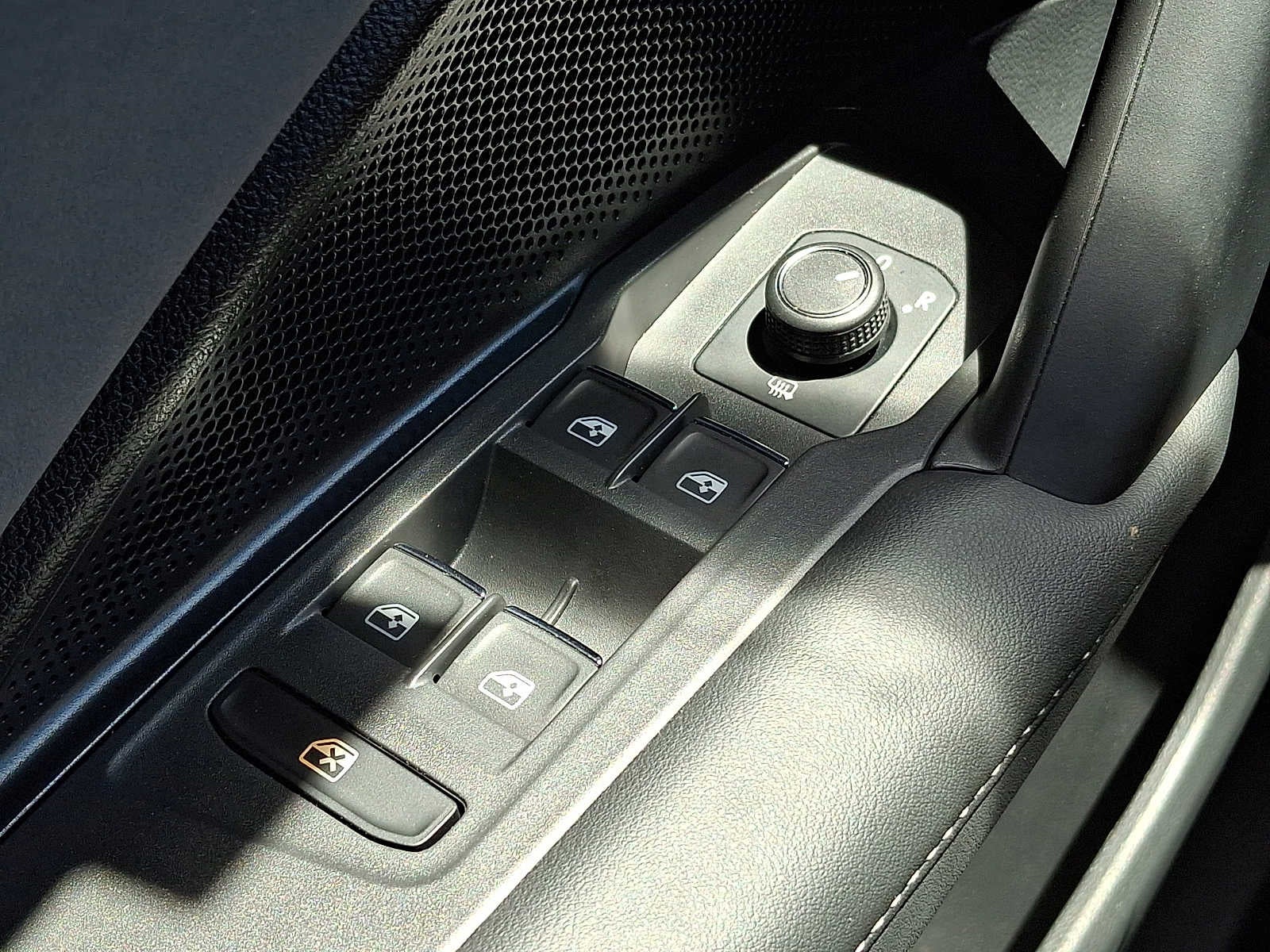2025 Volkswagen Tiguan 2.0T SE 4MOTION