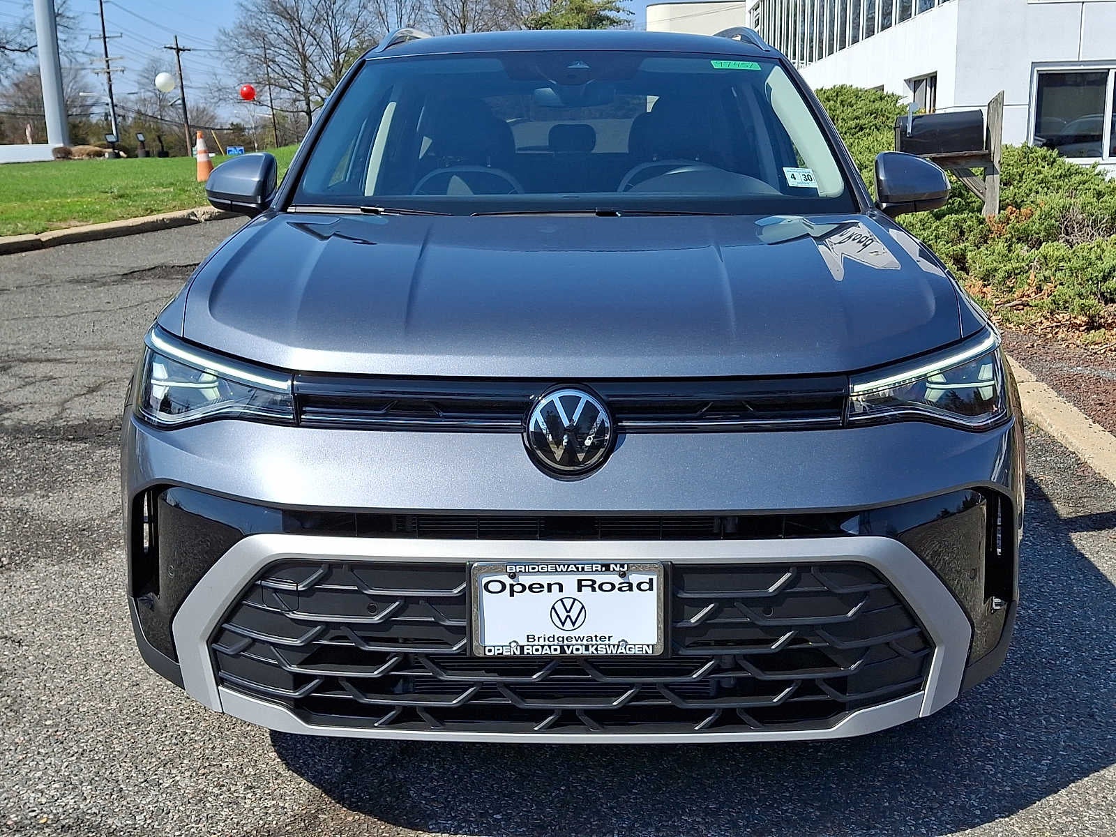 2025 Volkswagen Taos SE FWD