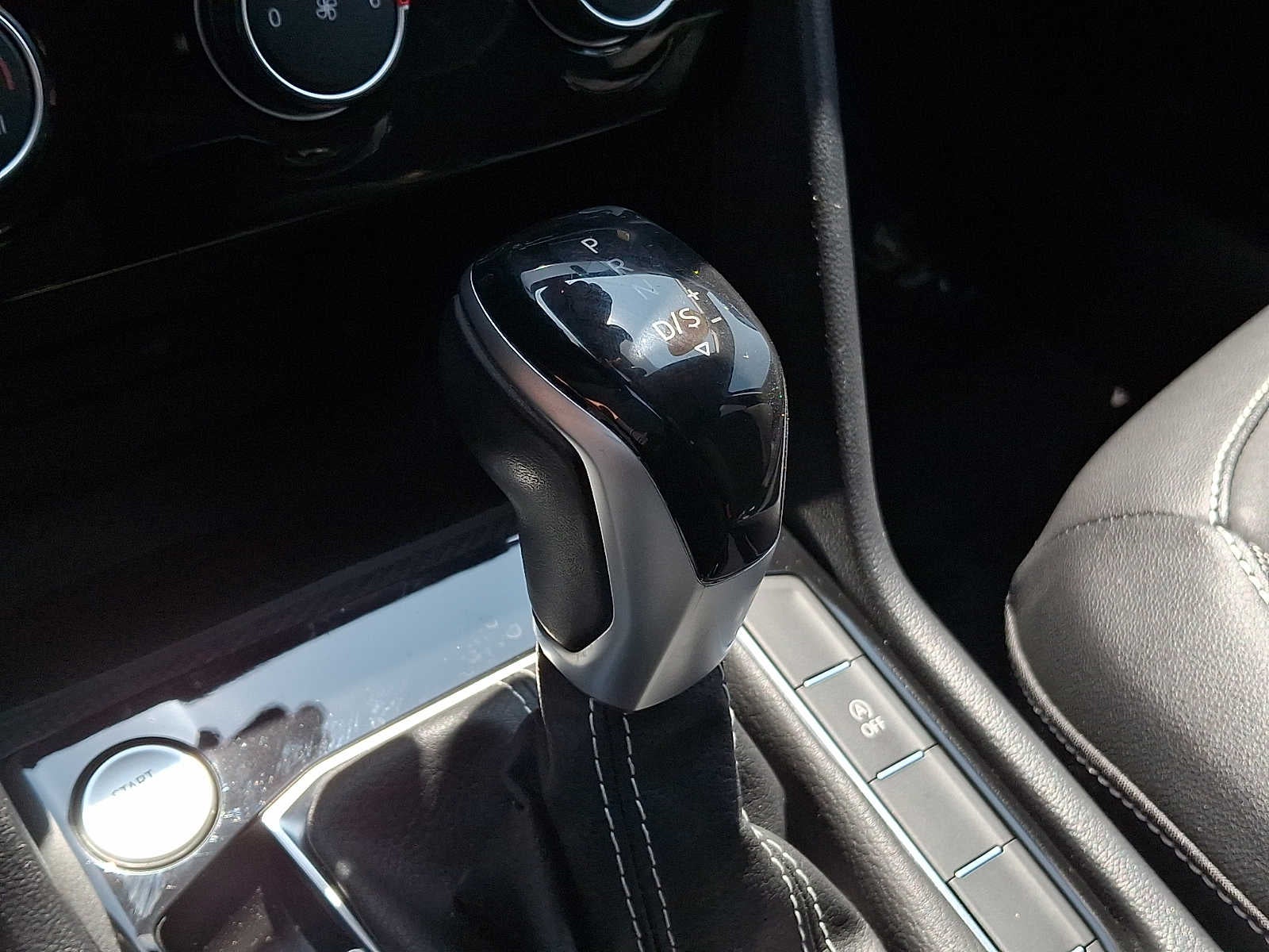 2023 Volkswagen Taos SE 4MOTION