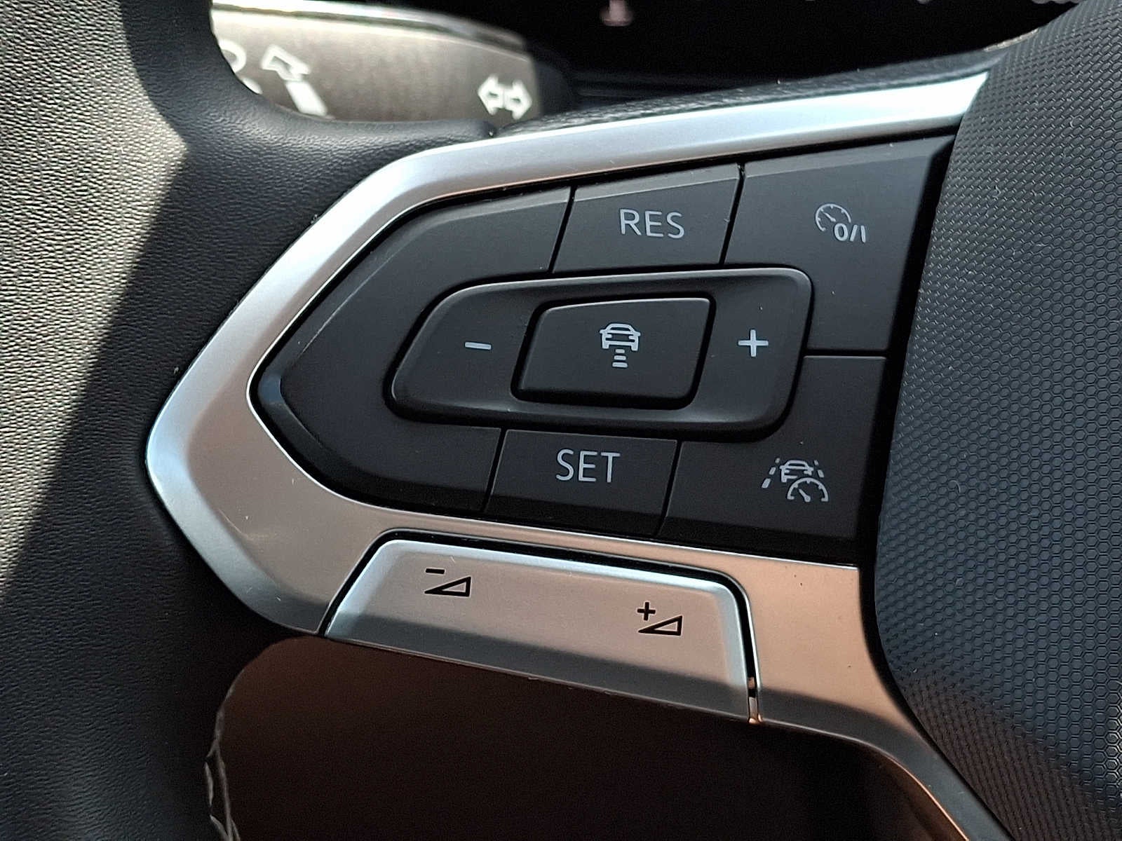 2023 Volkswagen Taos SE 4MOTION