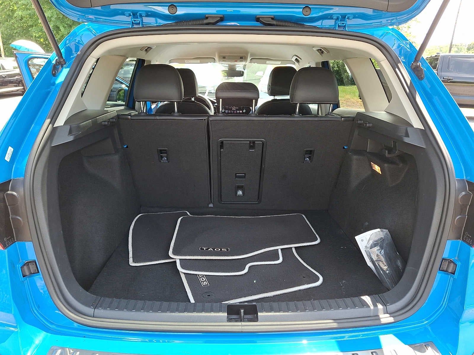 2023 Volkswagen Taos SE 4MOTION