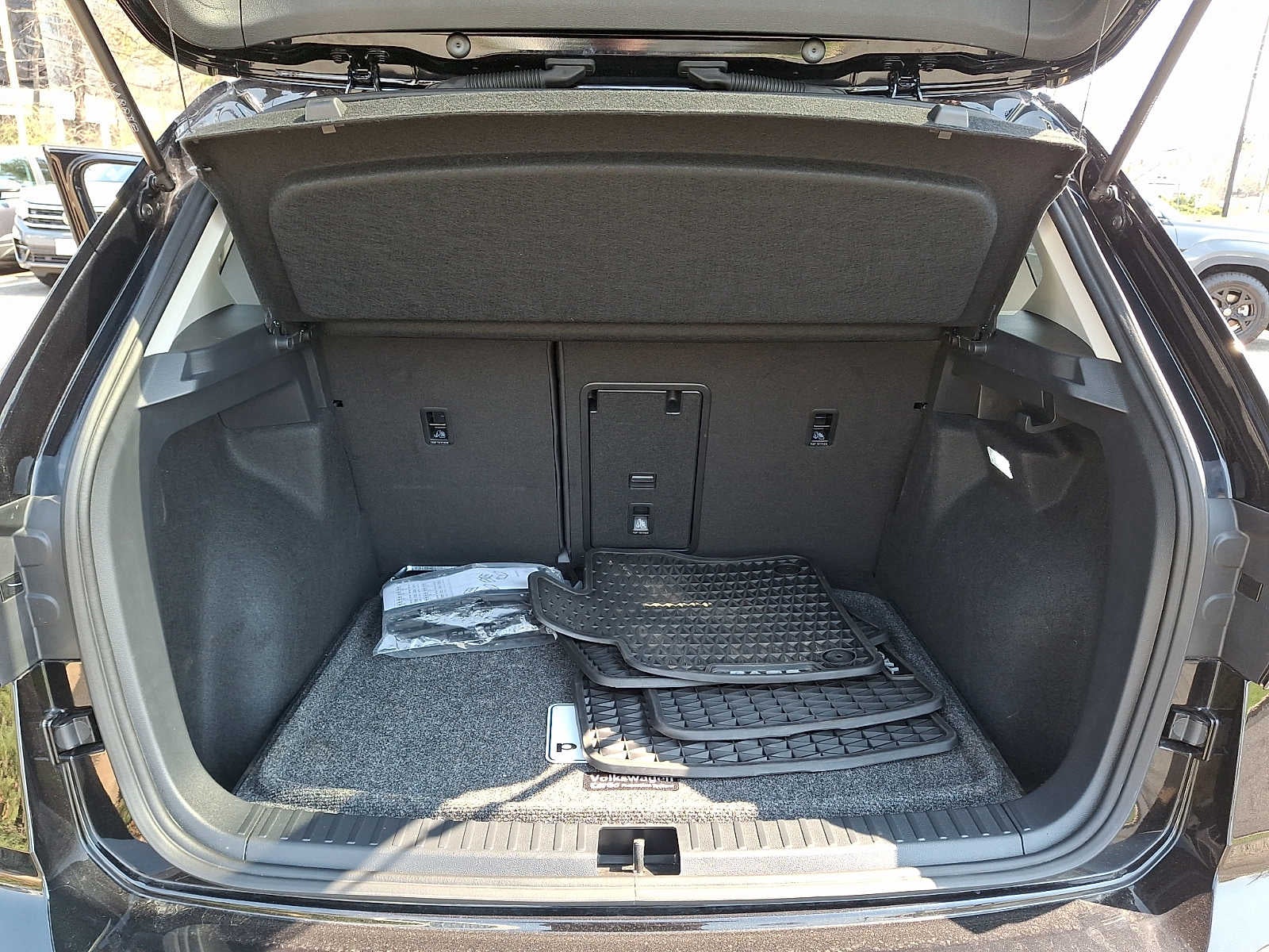 2025 Volkswagen Taos SE 4MOTION