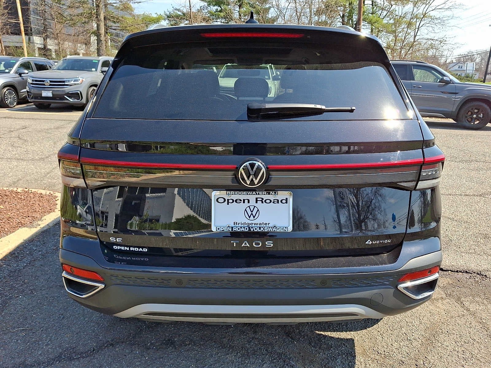 2025 Volkswagen Taos SE 4MOTION