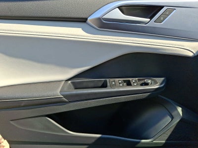 2025 Volkswagen Taos SE 4MOTION