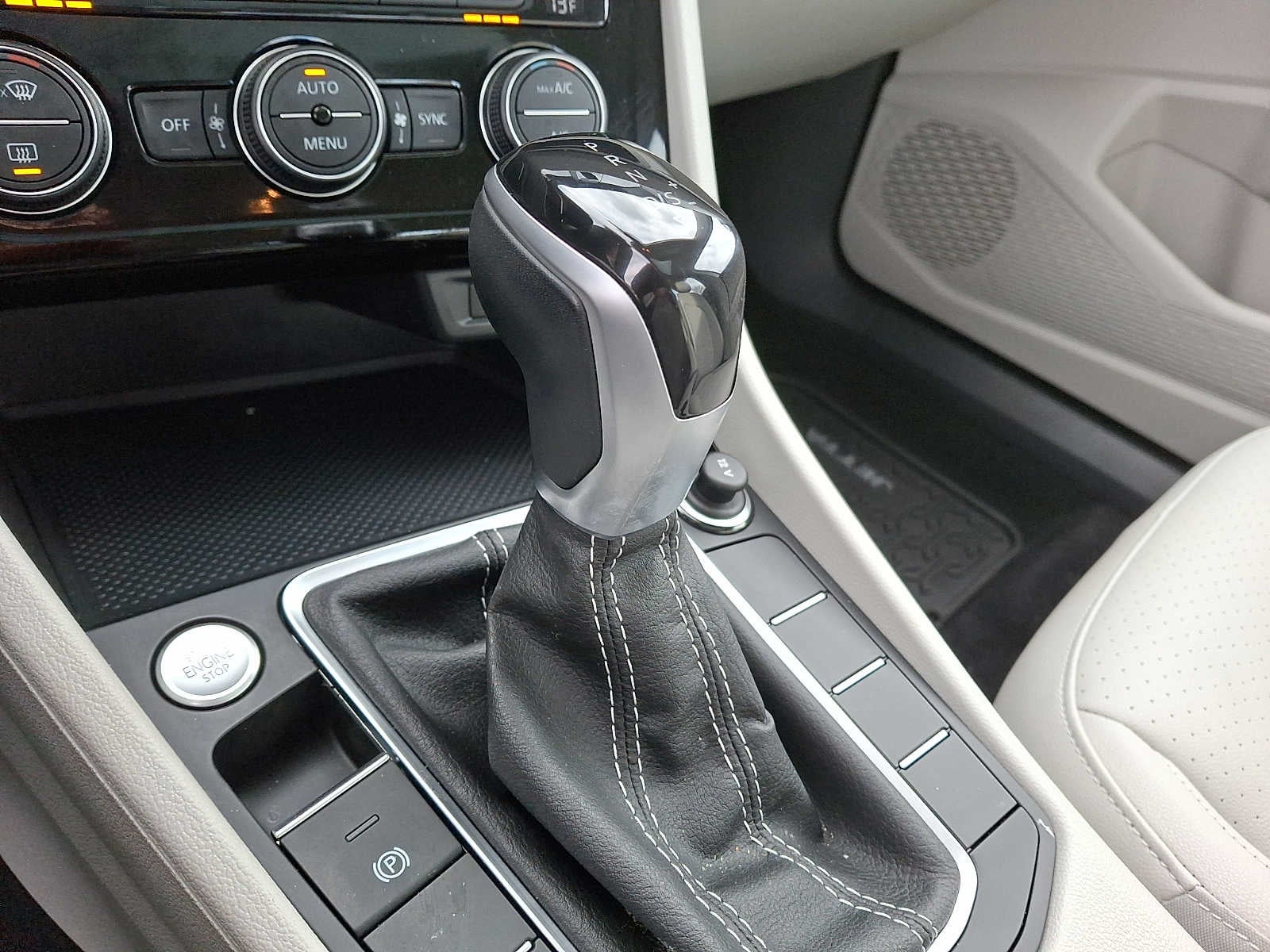 2023 Volkswagen Jetta SE Auto