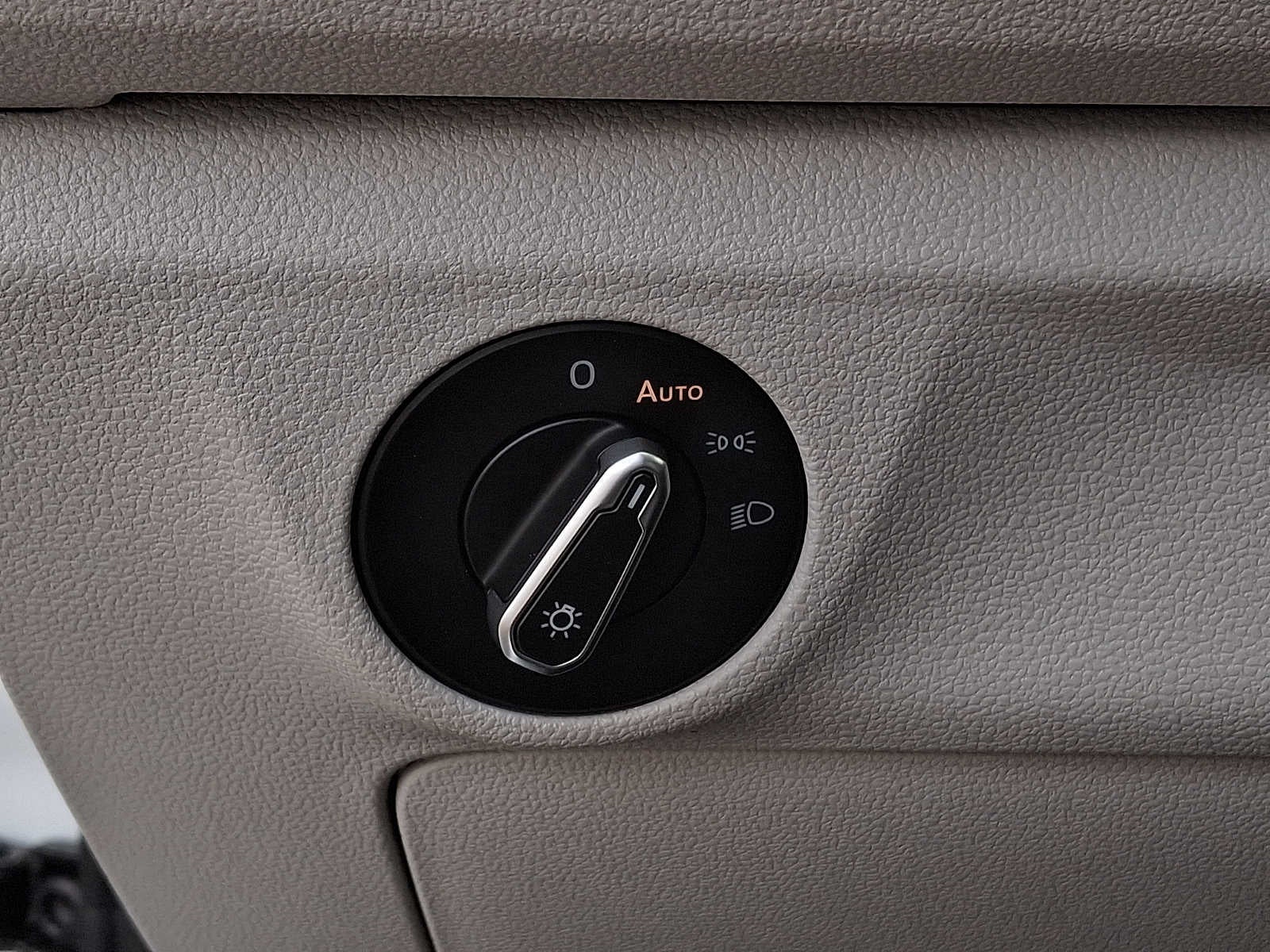 2023 Volkswagen Jetta SE Auto