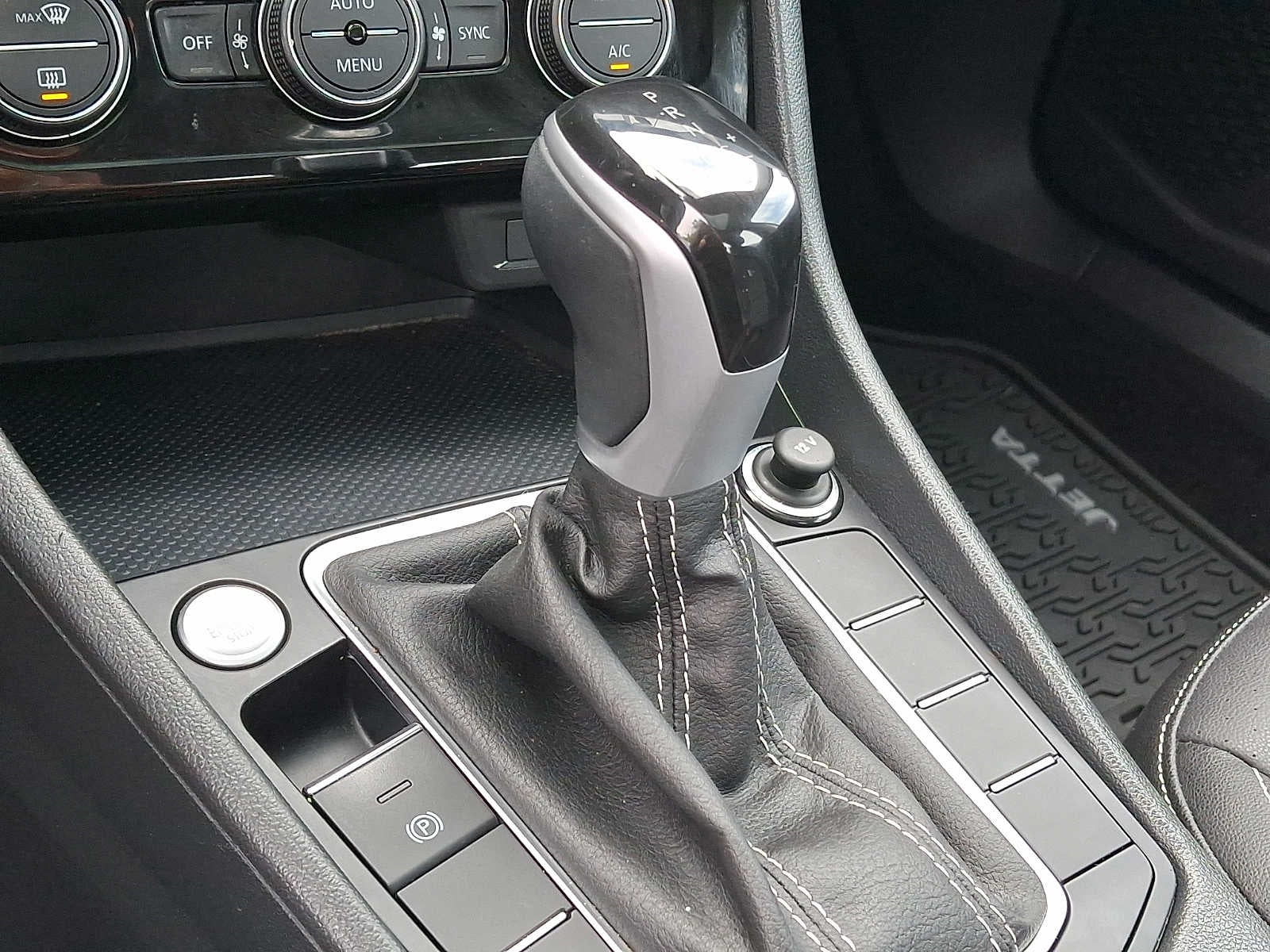 2023 Volkswagen Jetta SE Auto