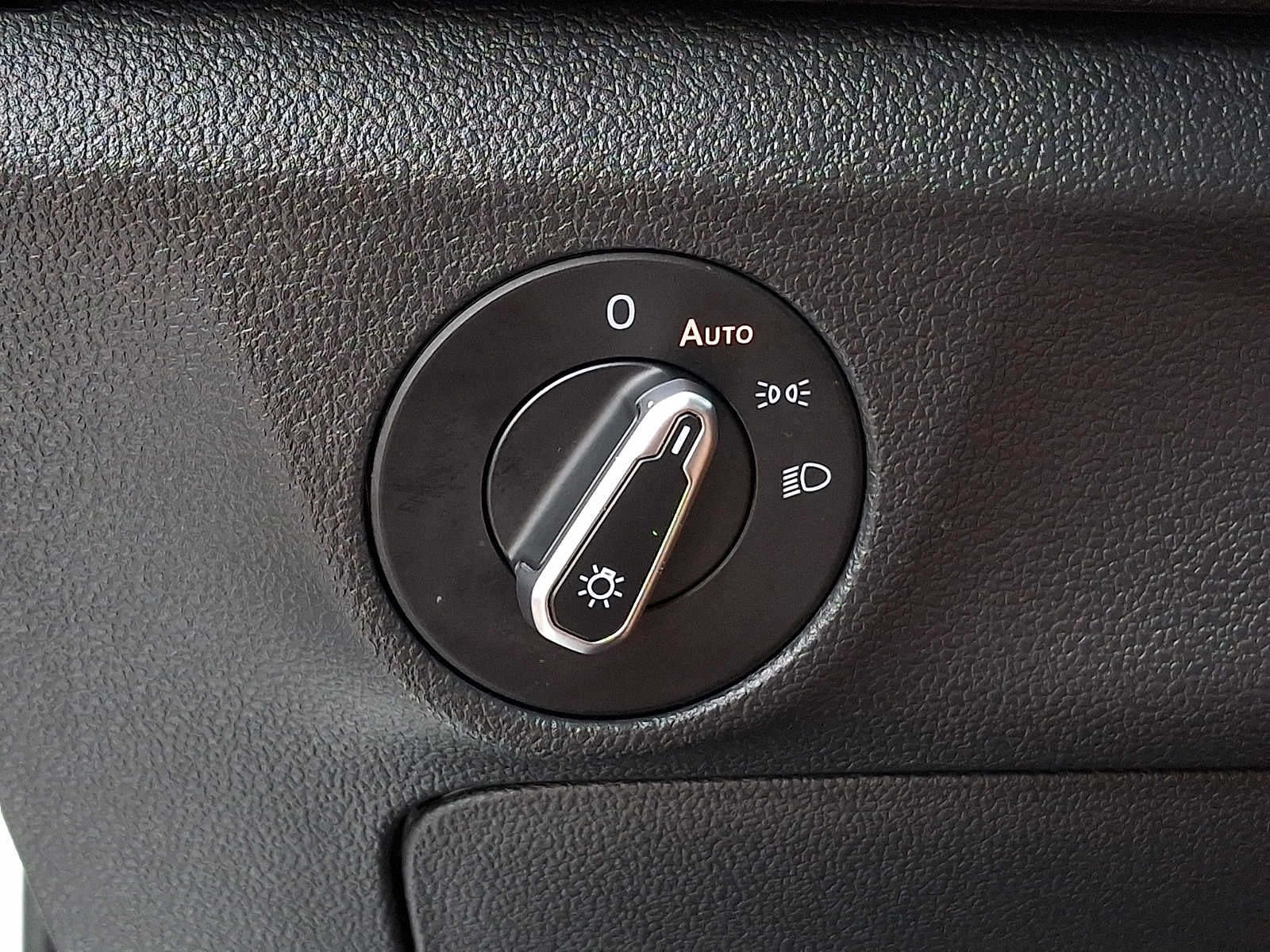 2023 Volkswagen Jetta SE Auto