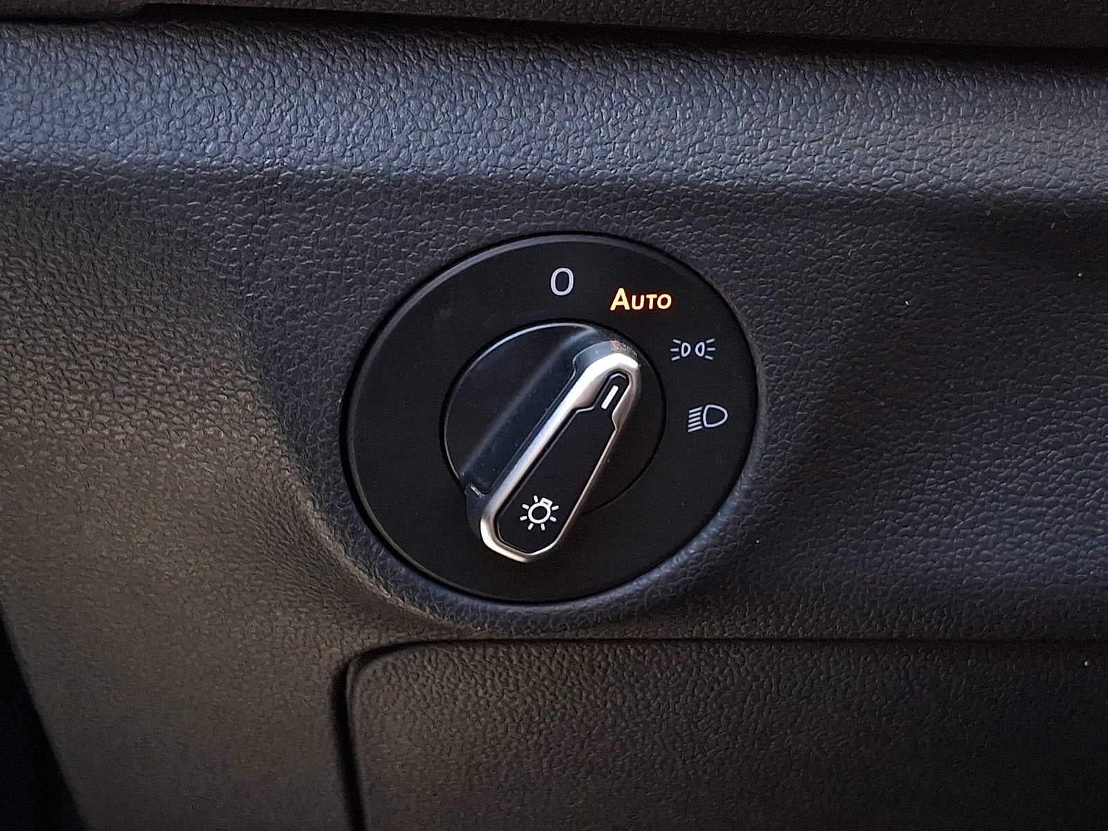 2023 Volkswagen Jetta SE Auto