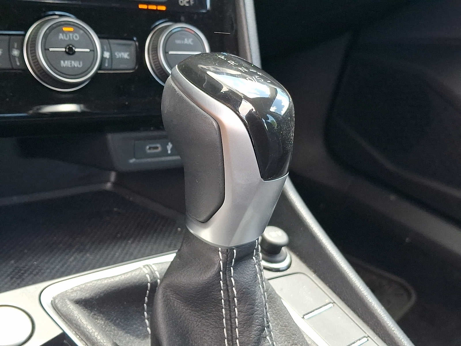2022 Volkswagen Jetta SE Auto