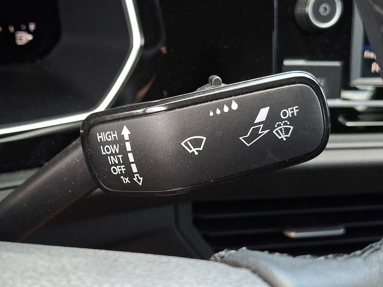 2022 Volkswagen Jetta SE Auto
