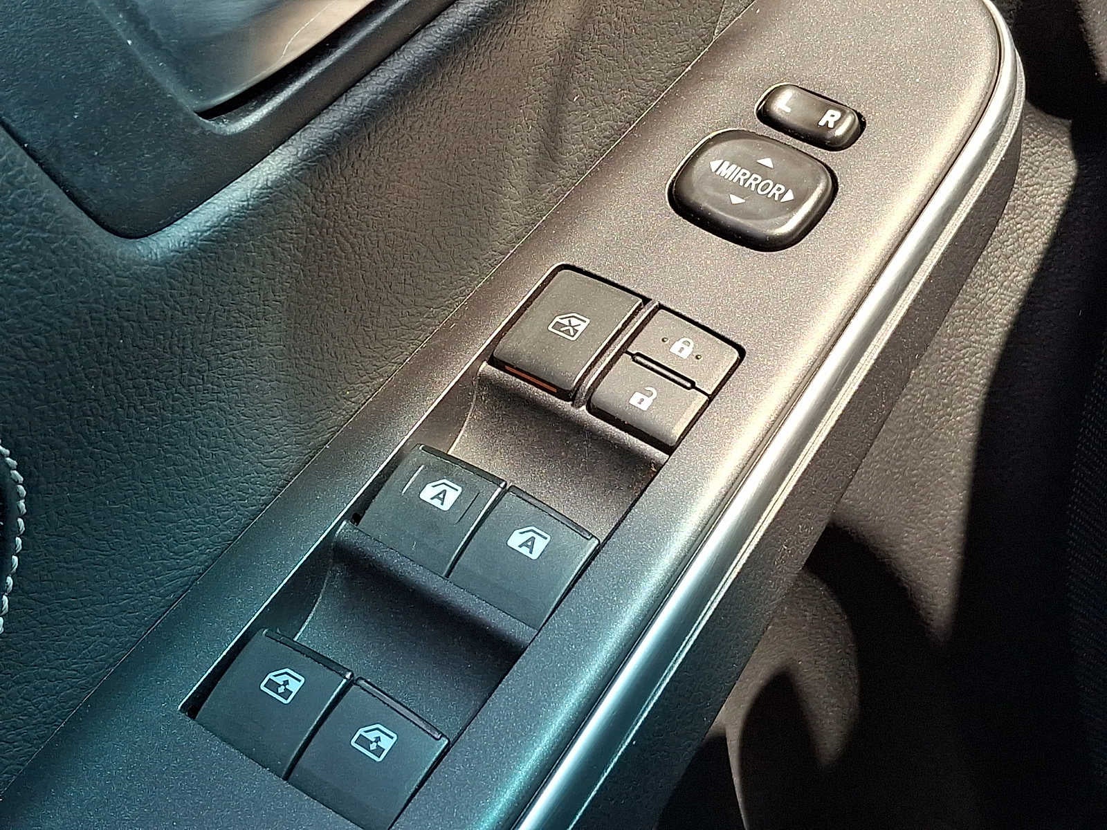 2015 Toyota Camry 4dr Sdn I4 Auto XLE