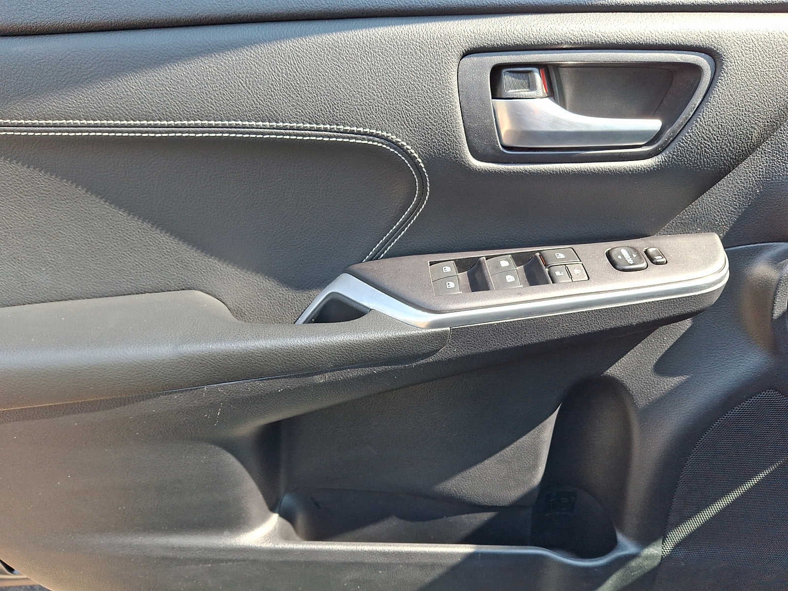 2015 Toyota Camry 4dr Sdn I4 Auto XLE