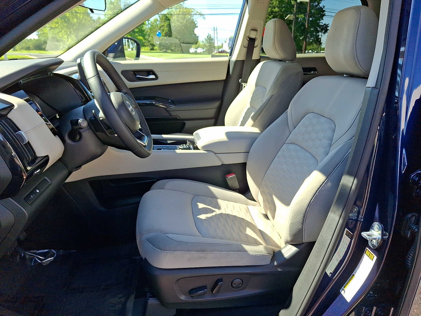 2022 Nissan Pathfinder SV 4WD