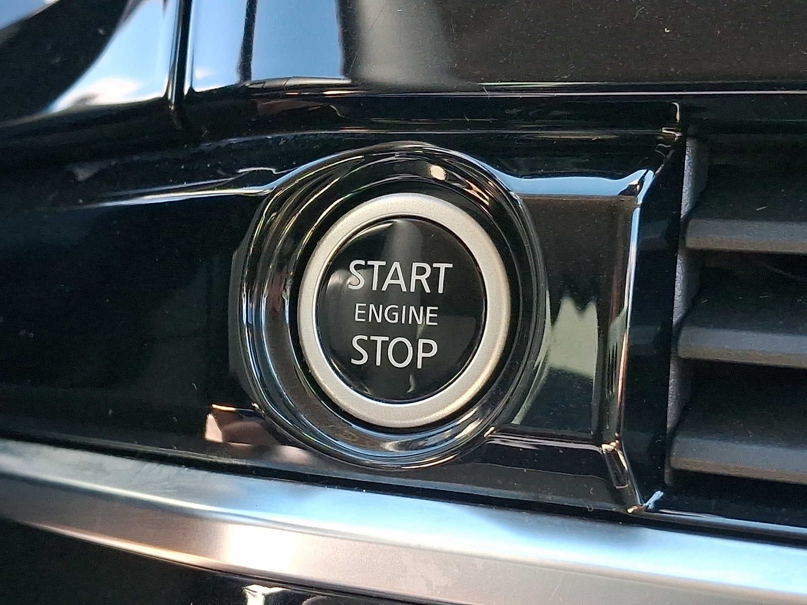 2022 Nissan Pathfinder SV 4WD