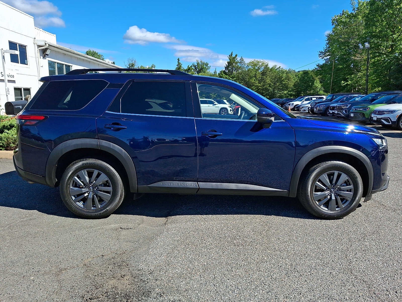 2022 Nissan Pathfinder SV 4WD
