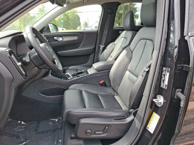 2023 Volvo XC40 B5 AWD Plus Dark Theme