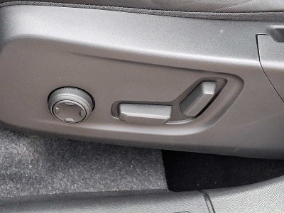 2023 Volvo XC40 B5 AWD Plus Dark Theme