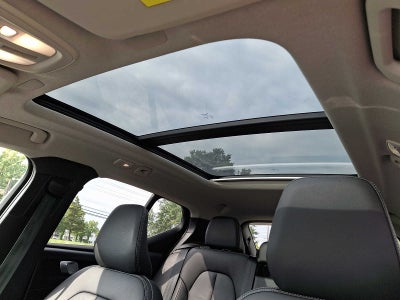 2023 Volvo XC40 B5 AWD Plus Dark Theme
