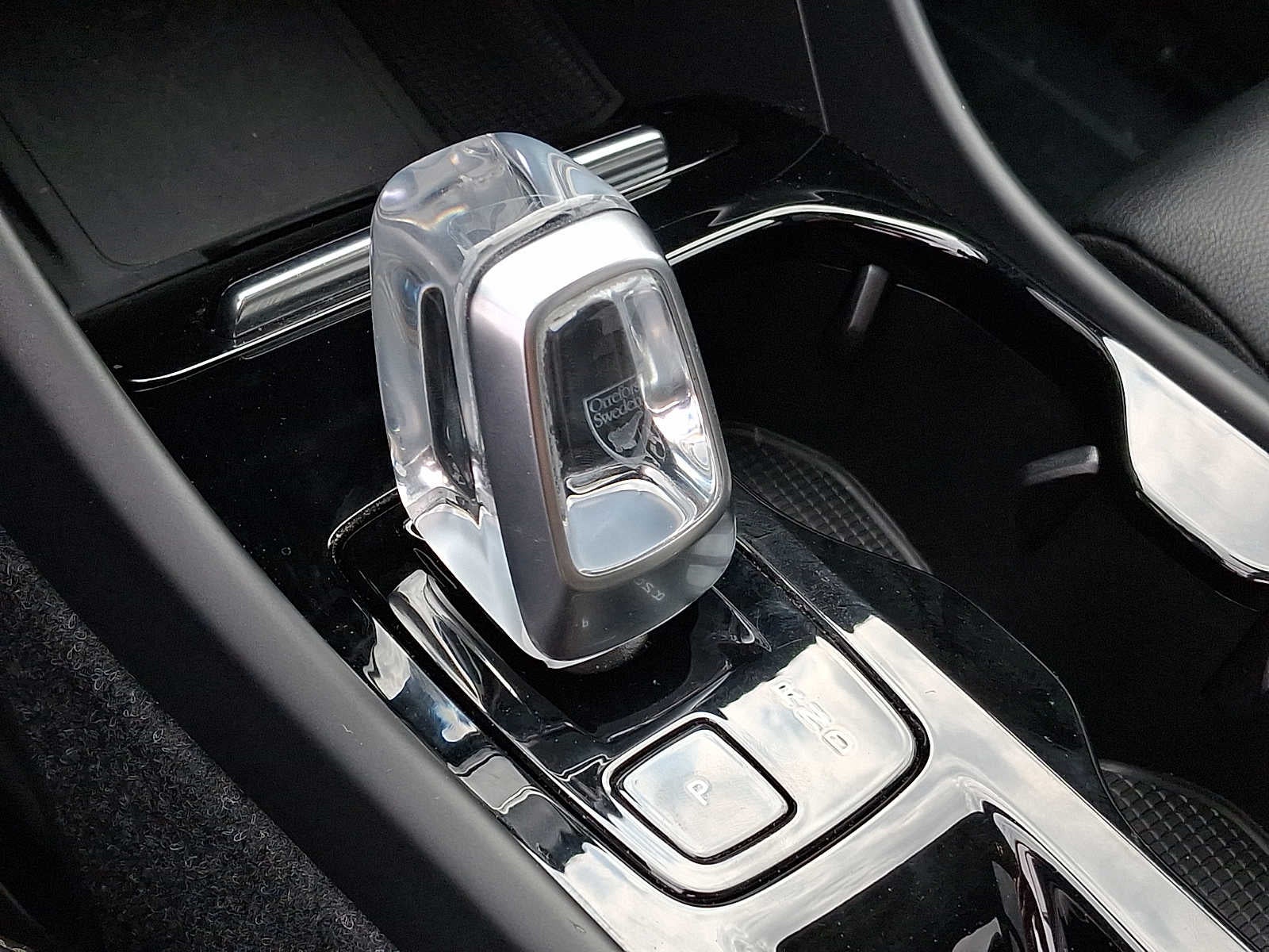 2023 Volvo XC40 B5 AWD Plus Dark Theme